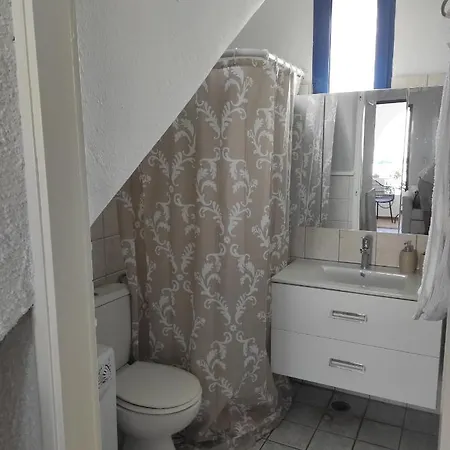 A Magical Seafront Maizonette In Aegina Apartment