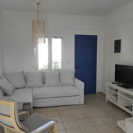 A Magical Seafront Maizonette In Aegina *